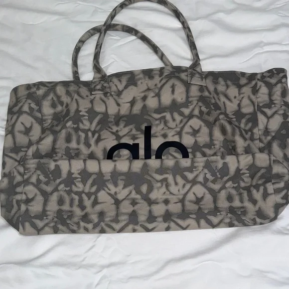 ALO Yoga Gray Tie-Dye Canvas Tote - Picture 2 of 4